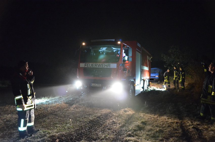 Einsatz BF Koeln Kfz geborgen Porz Josef Lindner Weg P14.JPG